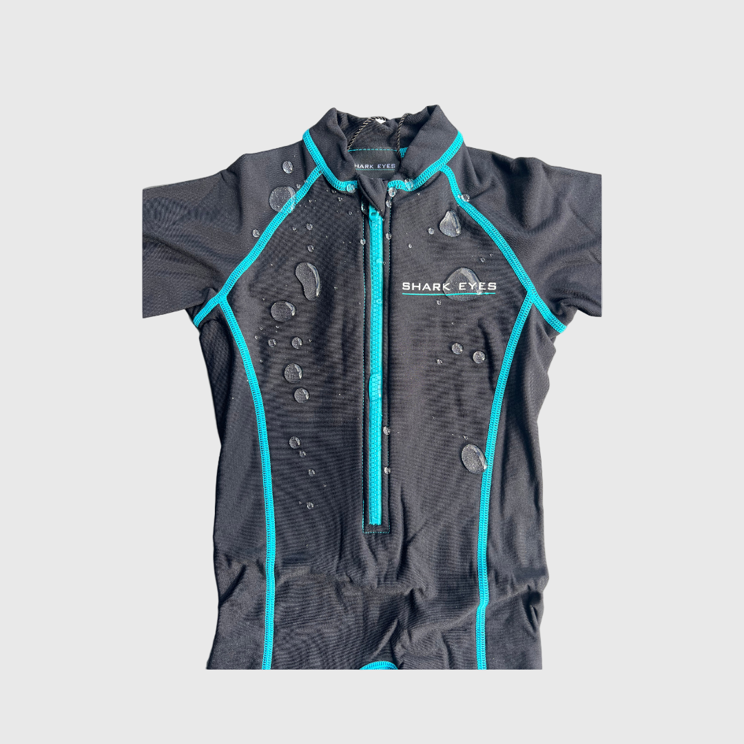 Shark Eyes groms thermal springsuit, black-neon-blue — side view, flexible thermal springsuit