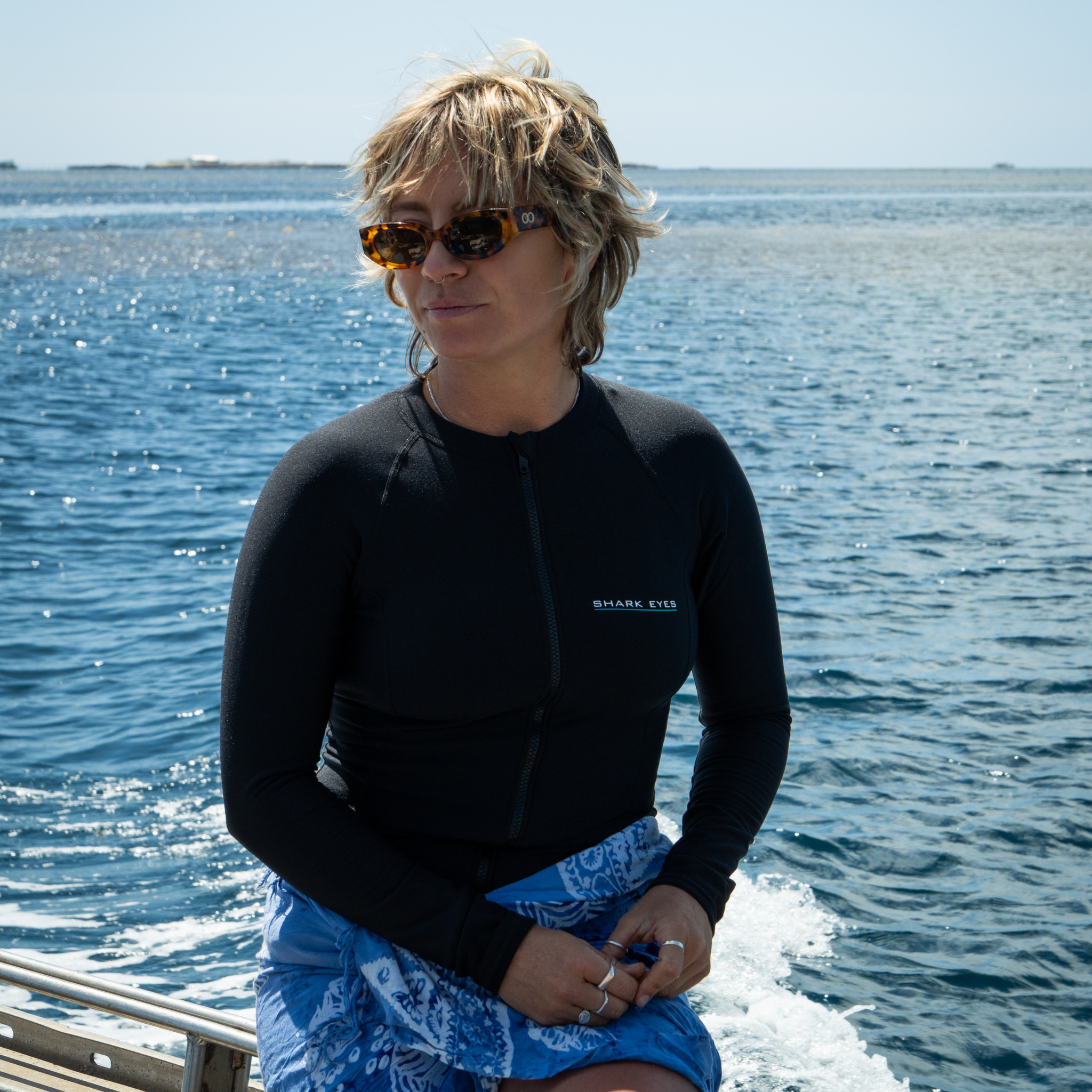 Shark Eyes womens thermal rash vest, black — side view, flexible thermal rashie